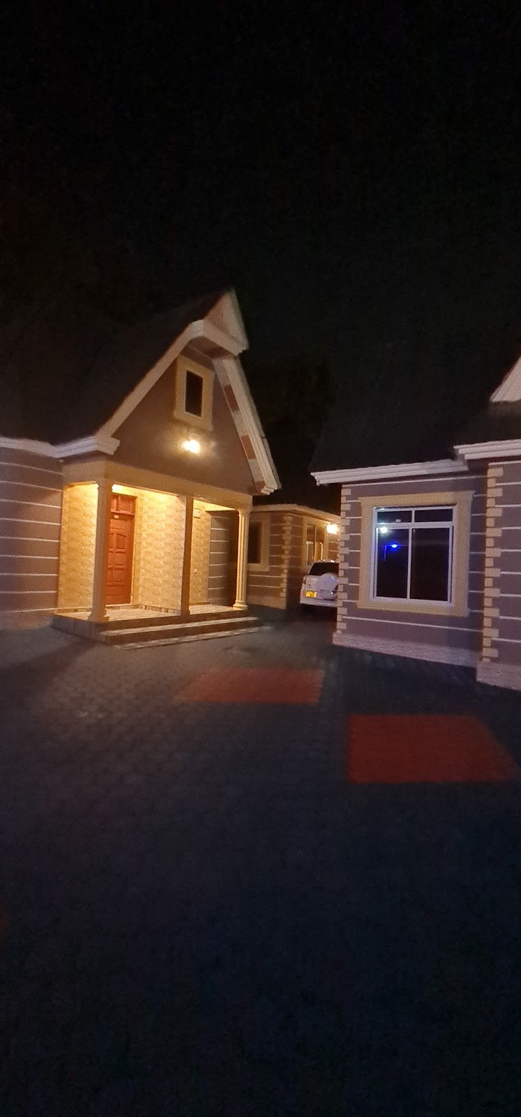 BH LODGE photo 6