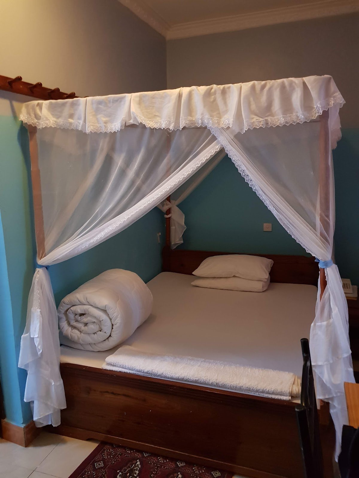 WHITE GIRAFFE LODGE 1